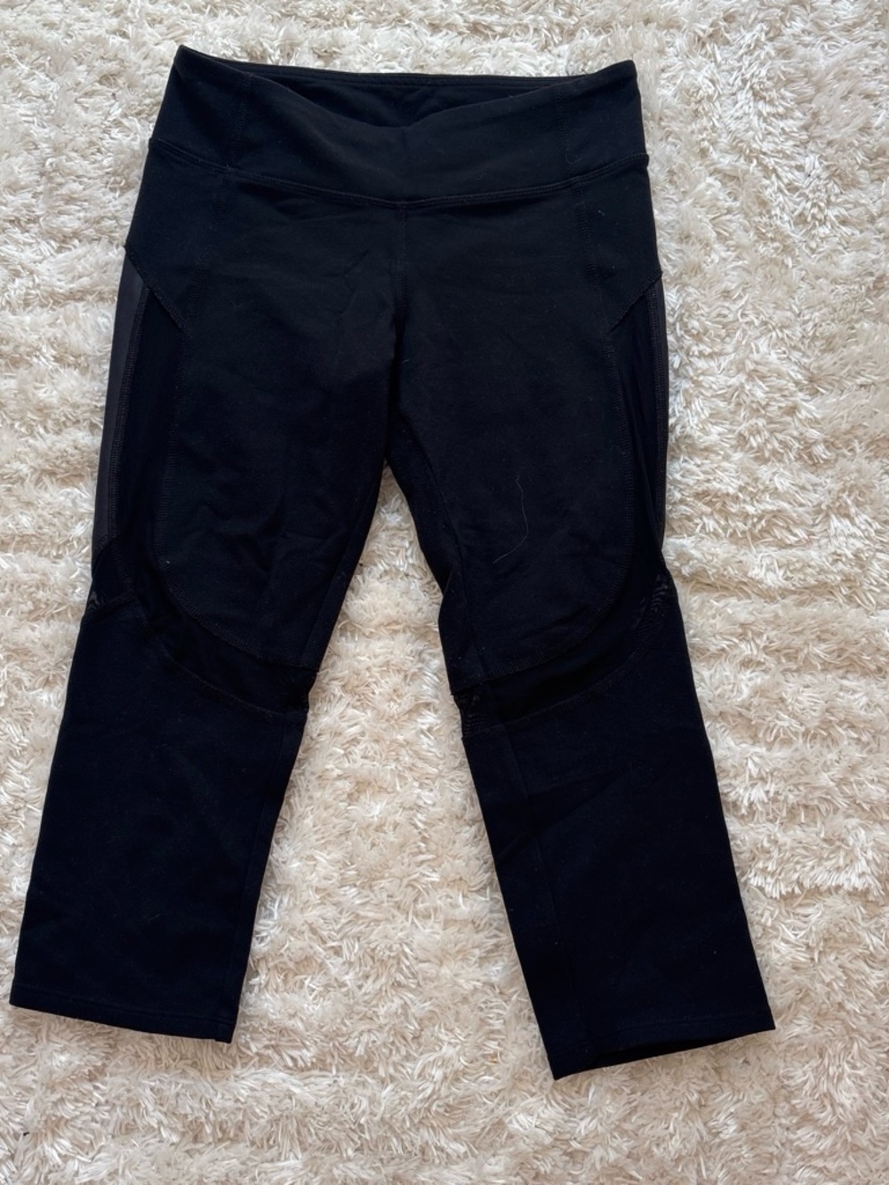 ALO Yoga Black High-Waist Capris with Mesh Panels